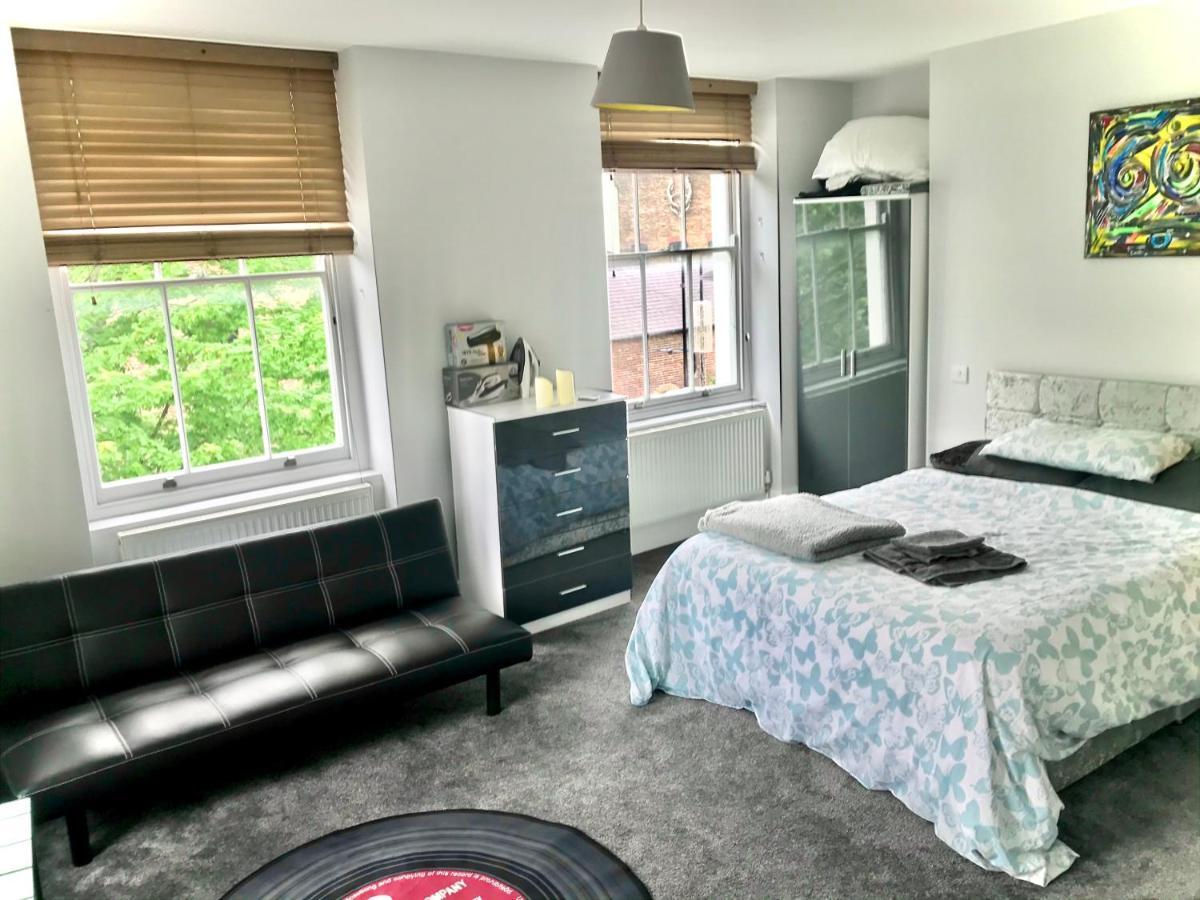 Camden Guest House Double Bedroom With Super Large King Bed London Exteriör bild